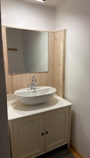 Separater Waschtisch bei Familienzimmer